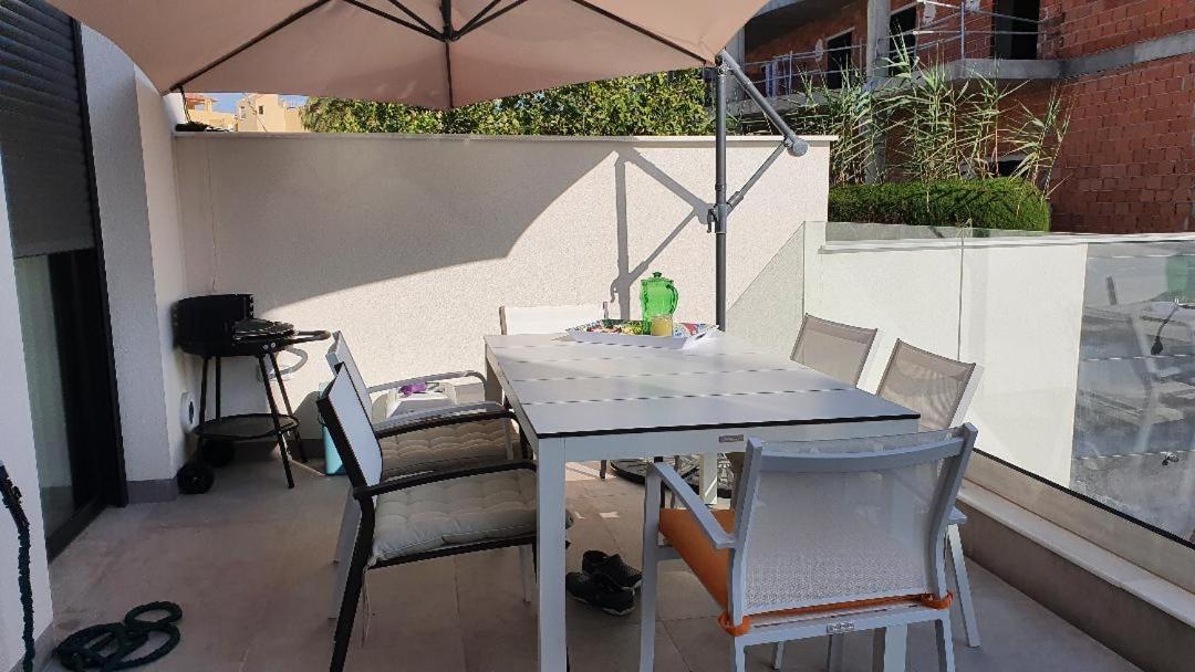 Chalet Con Piscina Privada En La Urb. De Puerto Rey Los Amarguillos Εξωτερικό φωτογραφία